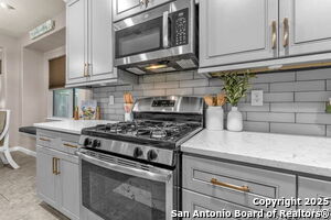 Building Photo - 8427 Buckhorn Parke