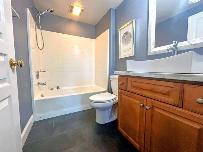 Building Photo - 133 Chantilly