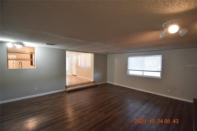 Building Photo - 10011 N 28th St