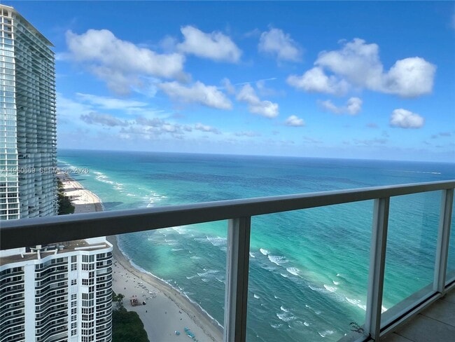 Building Photo - 16699 Collins Ave