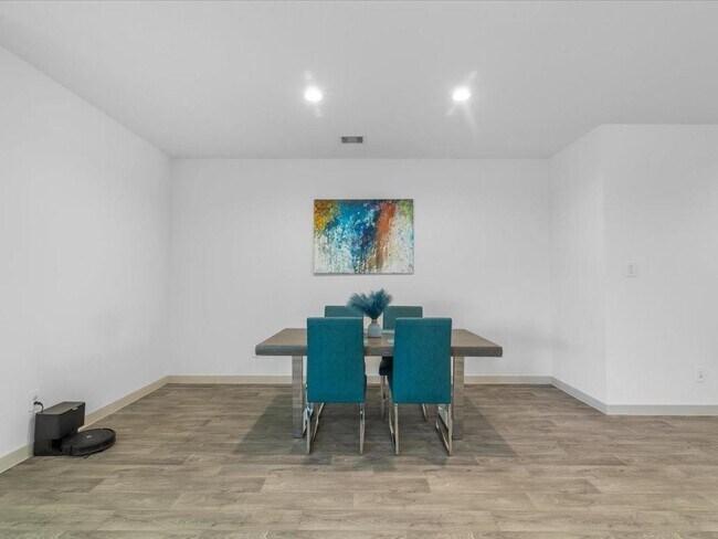 Building Photo - 1702 Maclane Ct