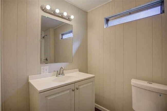 Building Photo - 201 Oglesby Bridge Rd SE