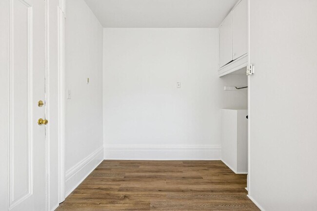 Building Photo - 302 N Church St