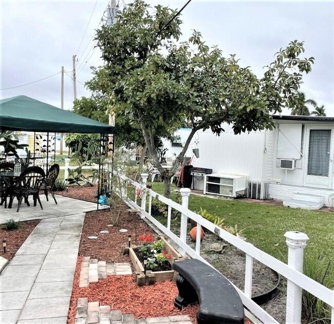 Building Photo - 8671 SW 18th Pl