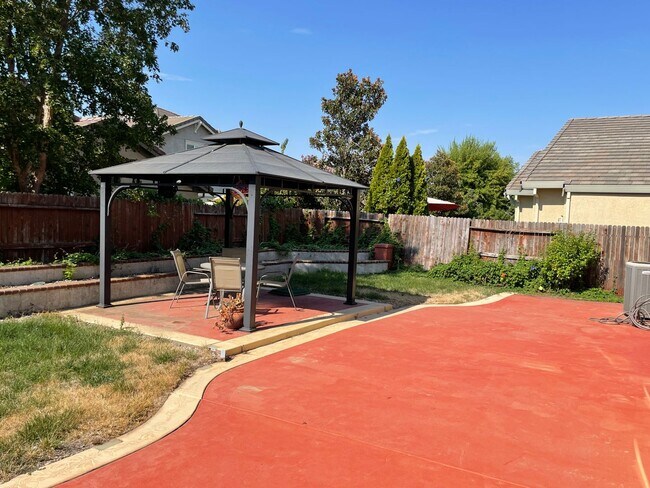 Building Photo - NICE TWO STORY HOME IN WEST ROSEVILLE