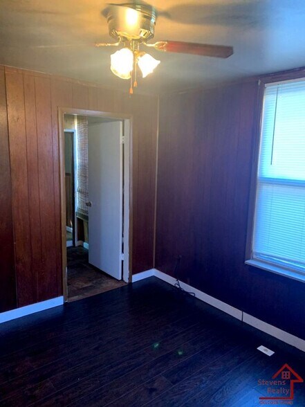 Building Photo - 2110 Brown Ave