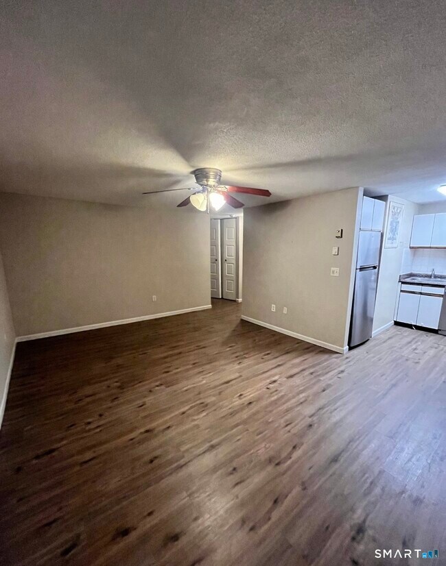 Building Photo - 70 Burgundy Hill Ln