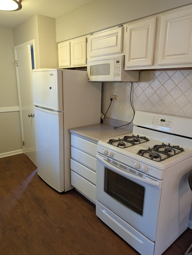 Building Photo - 324 Sunrise Ave