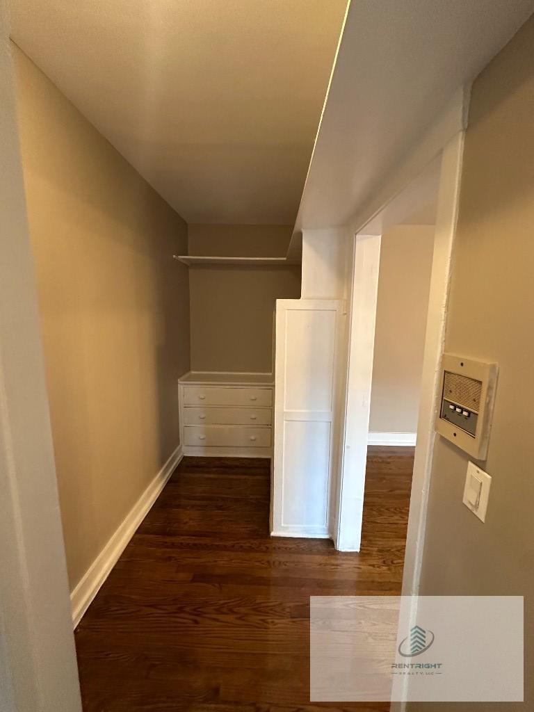 Building Photo - 1712 W Albion Ave