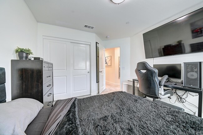 Building Photo - 10572 Acorn Pl