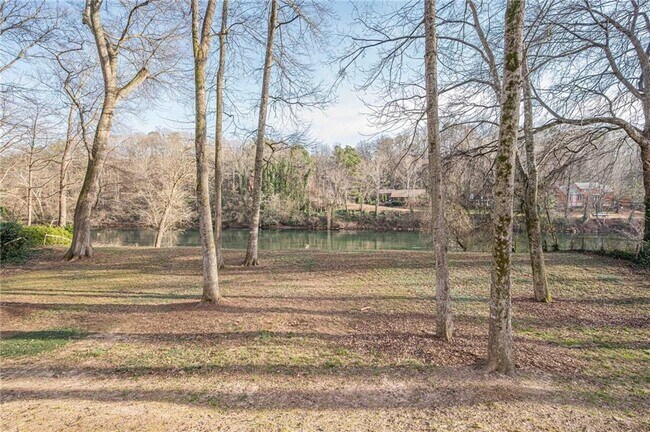 Building Photo - 4562 Columns Dr SE