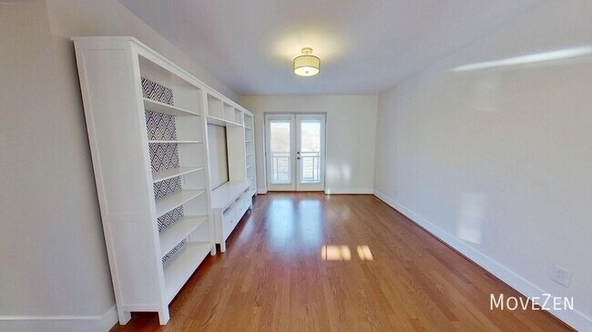 Building Photo - 2425 Vail Ave