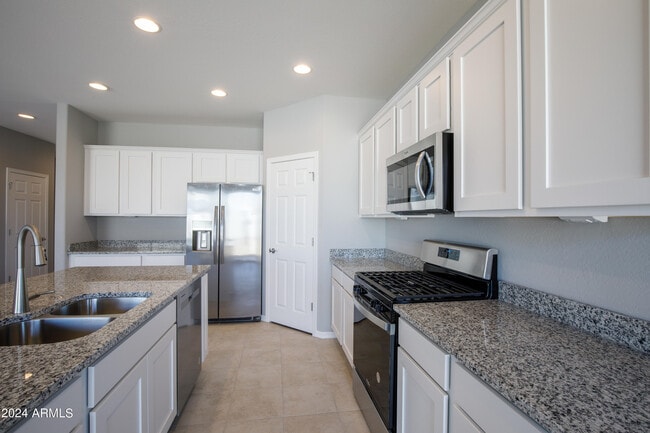 Building Photo - 8956 W Luke Ave