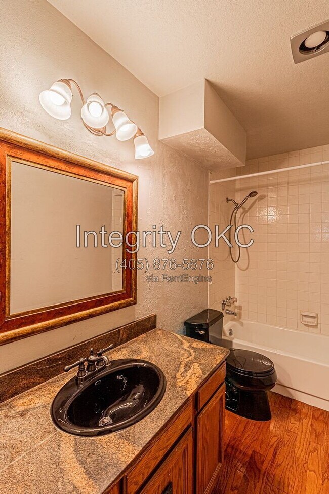 Building Photo - 4400 Hemingway Dr