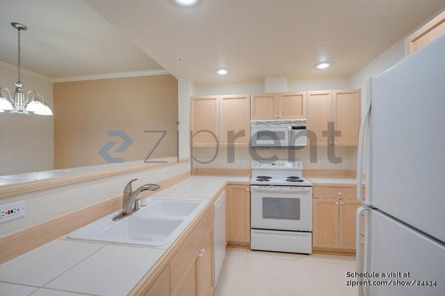 Building Photo - 25235 SE Klahanie Blvd