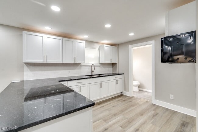 Building Photo - 920 Bloomfield Ave