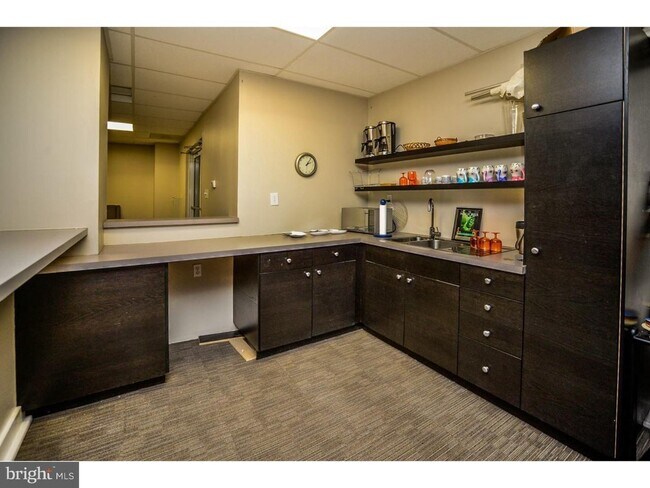 Building Photo - 4625 Pine St