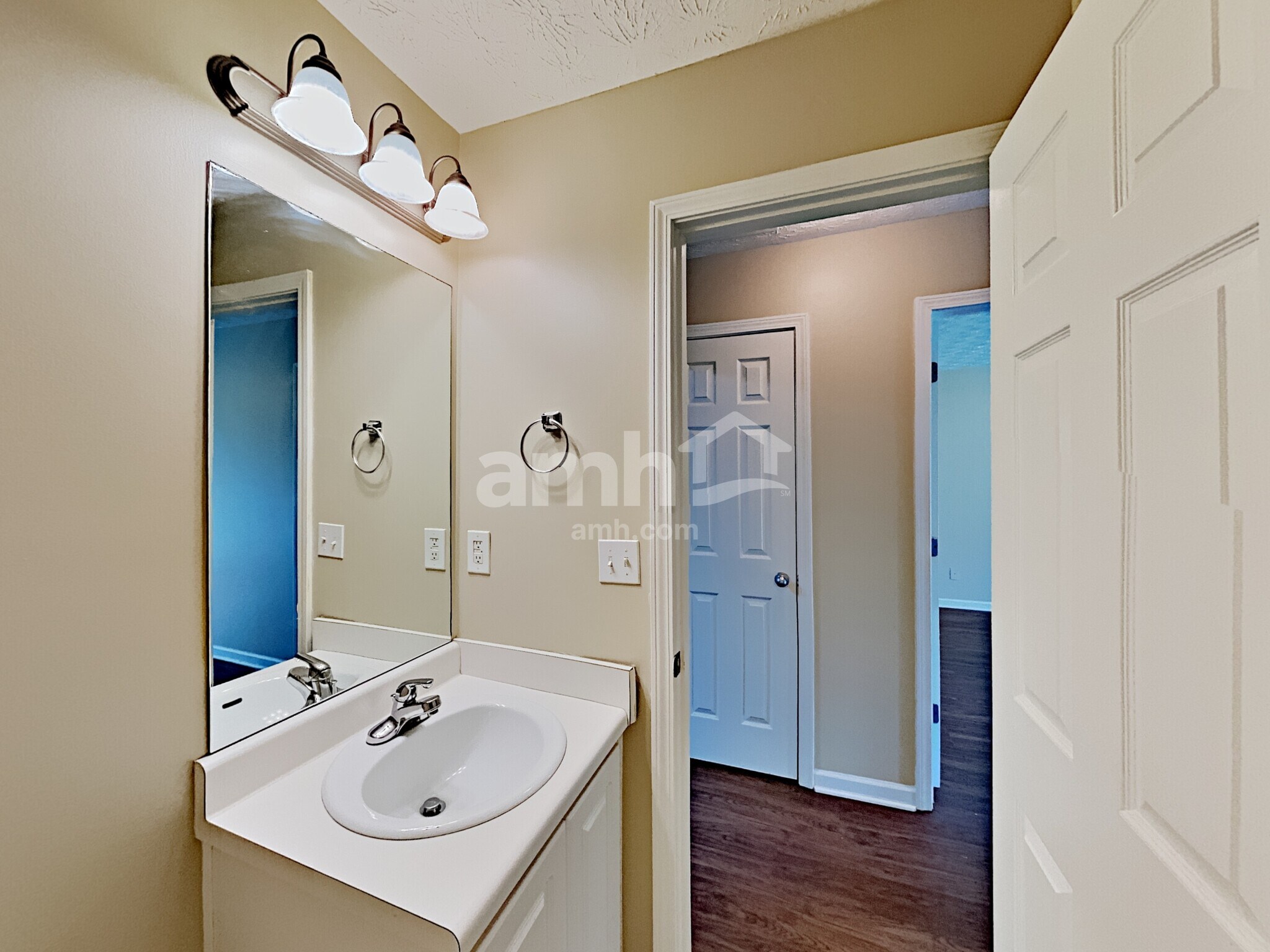 Building Photo - 1307 River Club Dr NE