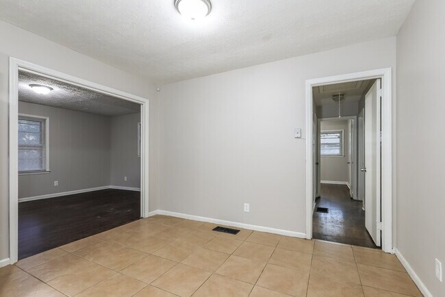 Building Photo - 1650 Bagpipe Pl