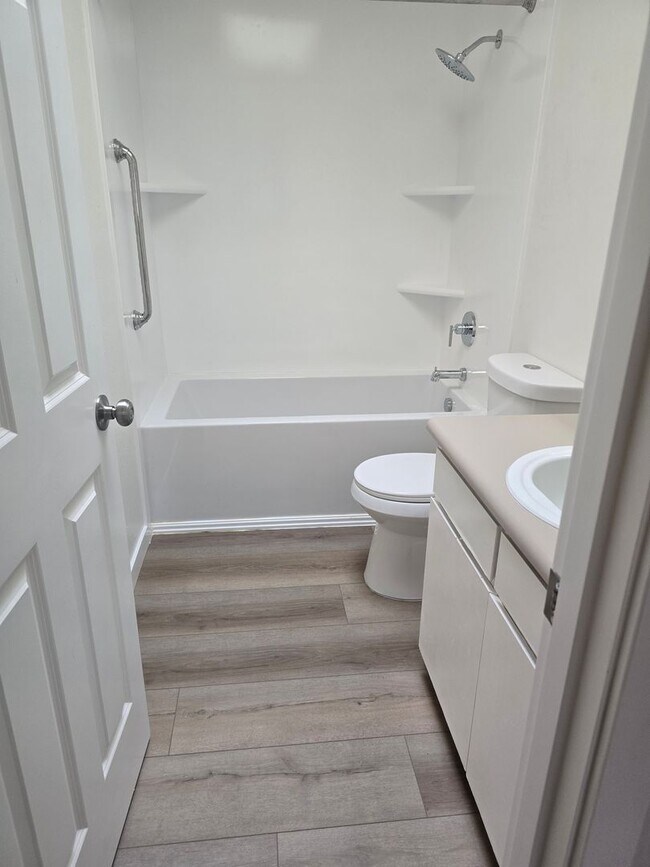 Building Photo - 3 bed 2 bath Single Home for Rent in Grants Pass