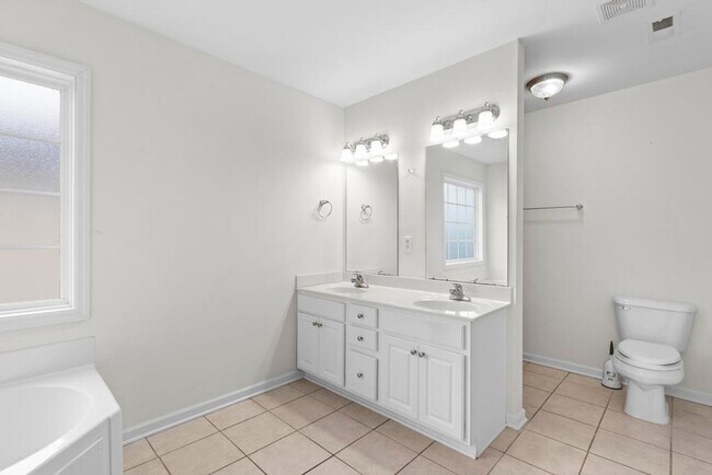 Building Photo - Surf City Townhome!