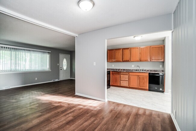 Building Photo - 1408 Lillian Ln