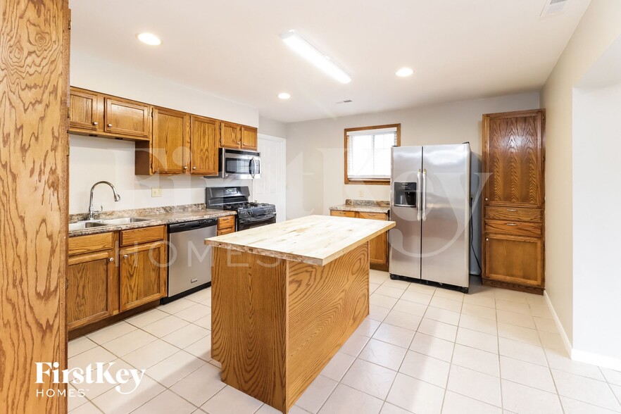 Building Photo - 618 Neptune Way