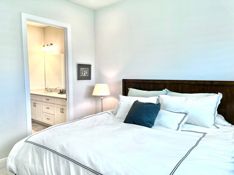 Building Photo - 9134 Cayman Dr