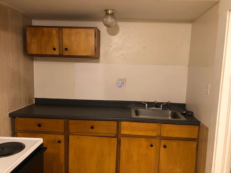 Building Photo - 702 N 2nd St