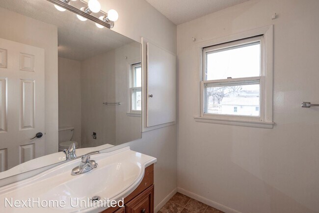 Building Photo - 6 br, 3 bath House - 540 W 12th St.