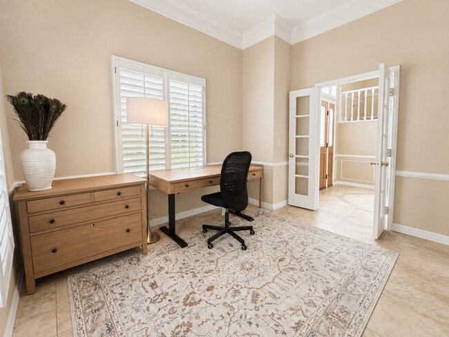 Building Photo - Furnished 4BR + Office | Putting Green Yard