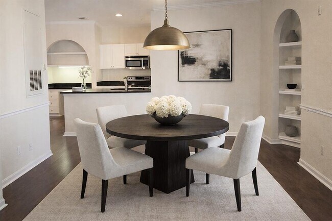 Building Photo - 860 N Orange Ave