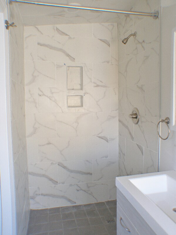 Building Photo - 550 E Washington Ln