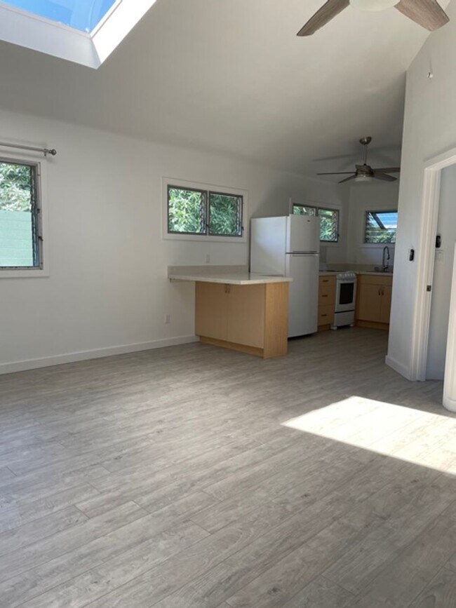 Building Photo - 673 Lawelawe St