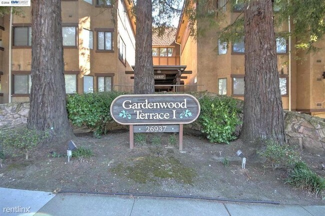 Building Photo - 3 br, 2 bath Condo - 26937 Hayward Bouleva...