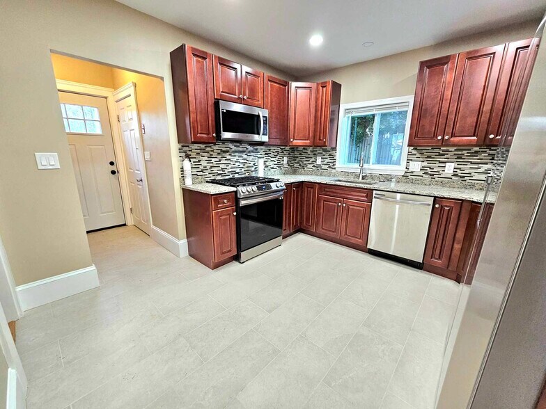 Building Photo - 10 Alton Rd