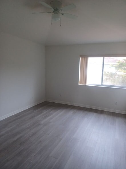Building Photo - 3/2.5 Townhouse in a Family Friendly Community with Amenities Galore
