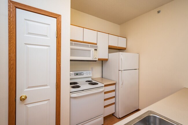1BR/1 Bath - 725 SF - Kitchen - Autumn Ridge