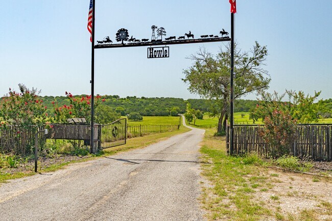Building Photo - 25620 U.S. Hwy 67