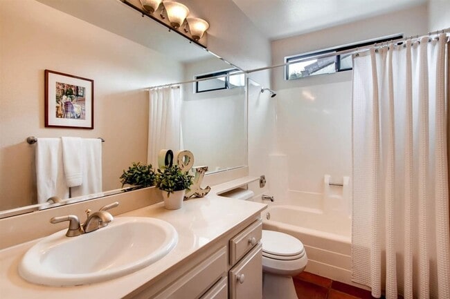 Building Photo - Spacious 2-Bedroom Home with 2-Car Garage in Escondido – Available for Pre-Lease Now!