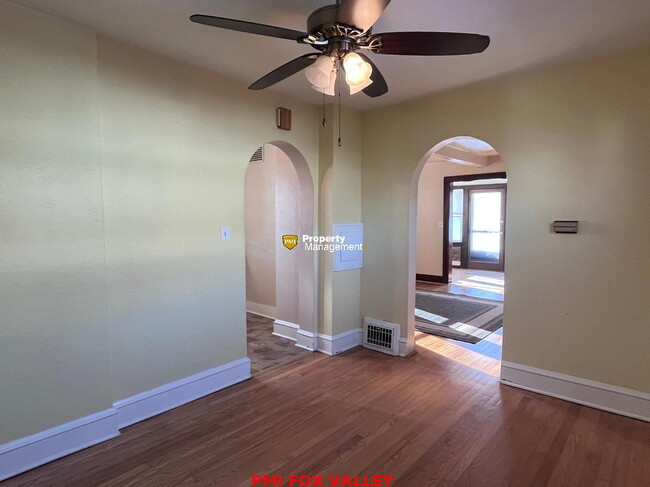 Building Photo - NICE house with wood floors