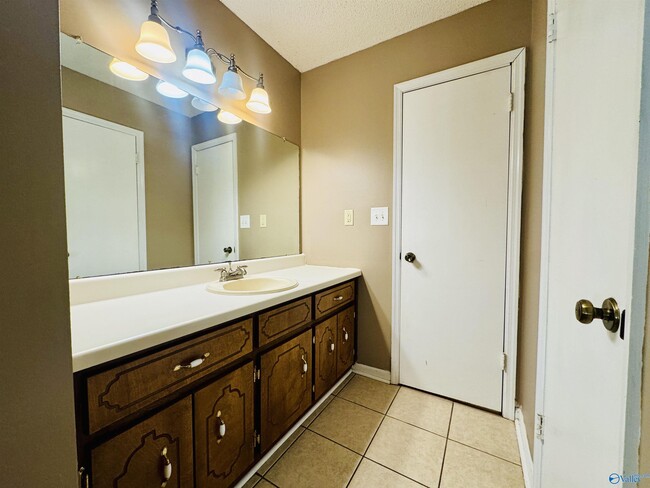 Building Photo - 268 Pops Corner