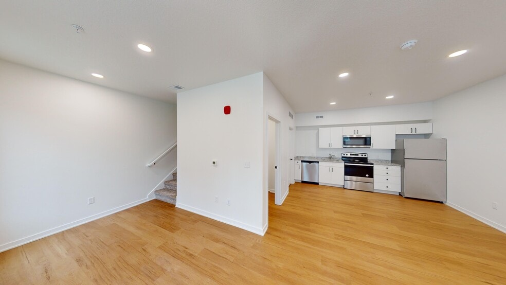 Building Photo - Federal Ave Rowhomes