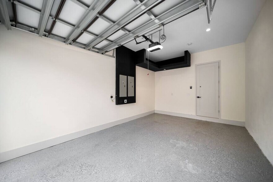 Building Photo - 1514 NE 5th Ct