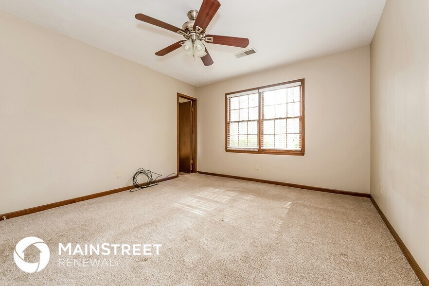 Building Photo - 1274 Classic Dr NE