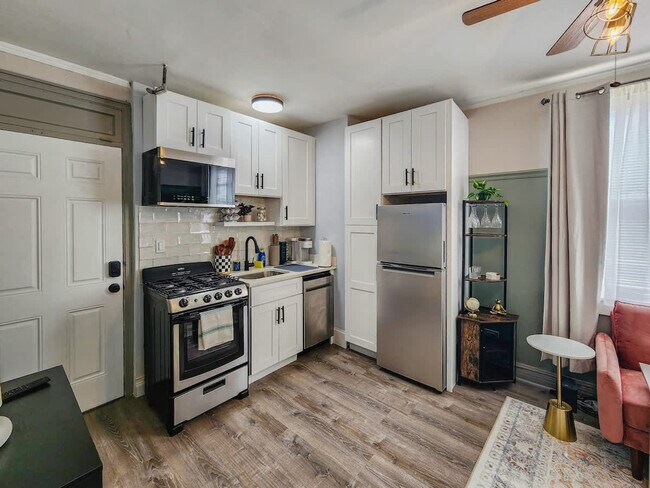 Building Photo - 2115 N Sedgwick St