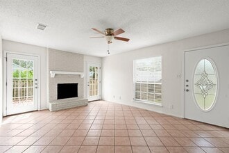 Building Photo - 1404 Valleyridge Cir