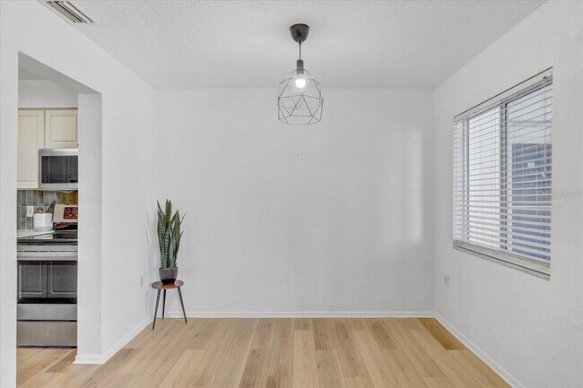 Building Photo - 350 79th Ave N