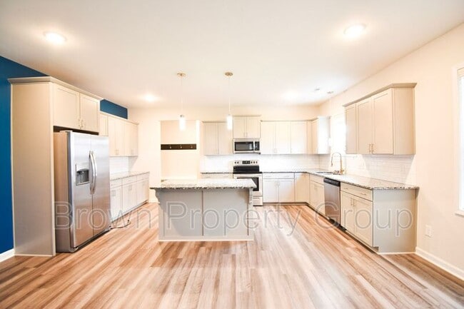 Building Photo - 114 Welborn St