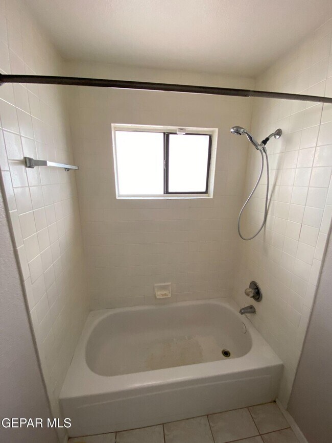 Building Photo - 6721 El Parque Dr